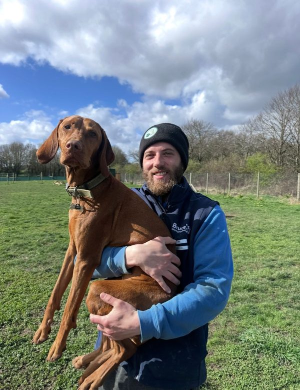 Max - Assistant Manager
